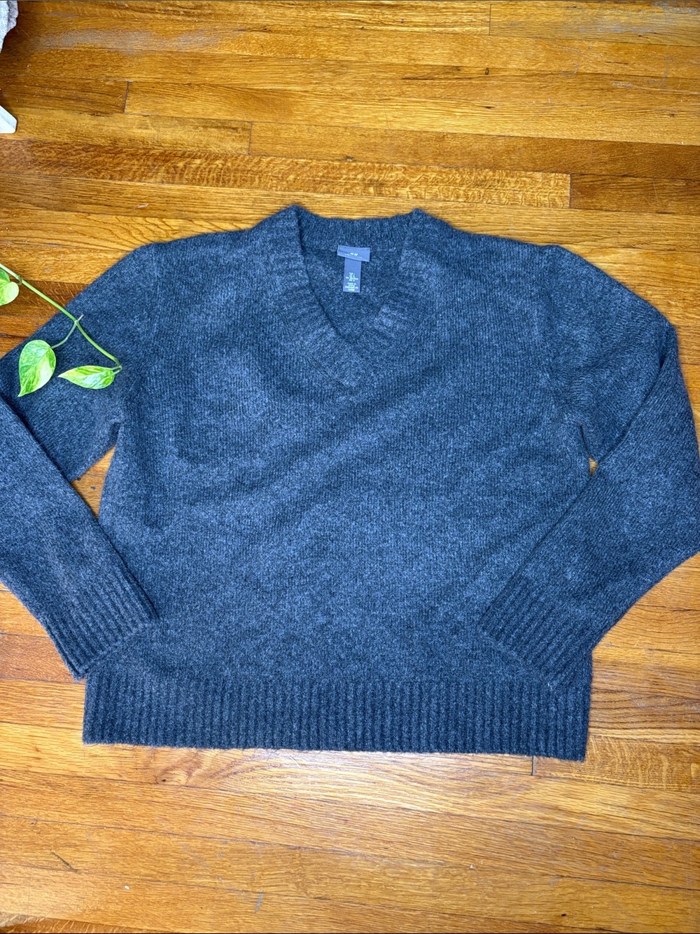 H&M Men's V-Neck Sweater in Charcoal Gray